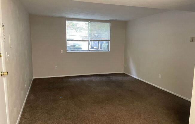 2 beds, 1 bath, 800 sqft, $795, Unit Unit #4