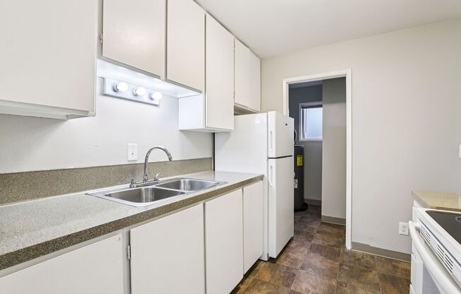 3 beds, 1.5 baths, 963 sqft, $1,749, Unit D-03