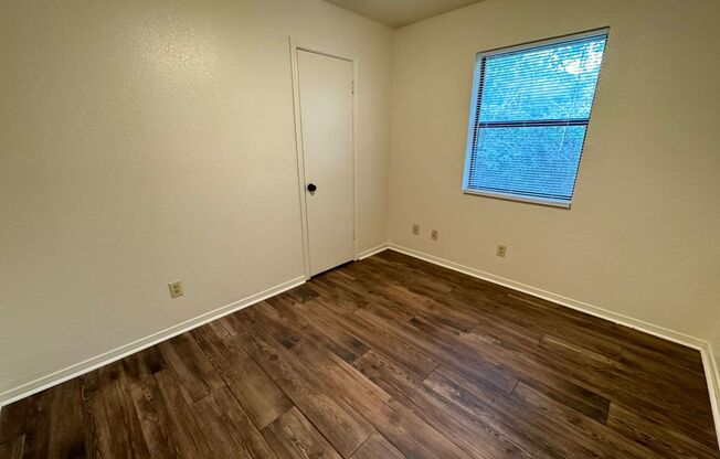 3 beds, 2 baths, 1,140 sqft, $1,200