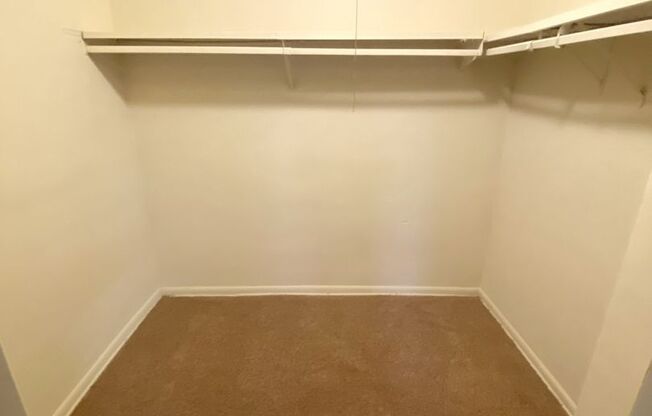 2 beds, 1 bath, 900 sqft, $1,450, Unit B211