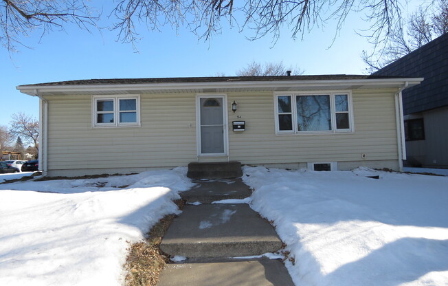 4 beds, 2 baths, $3,450