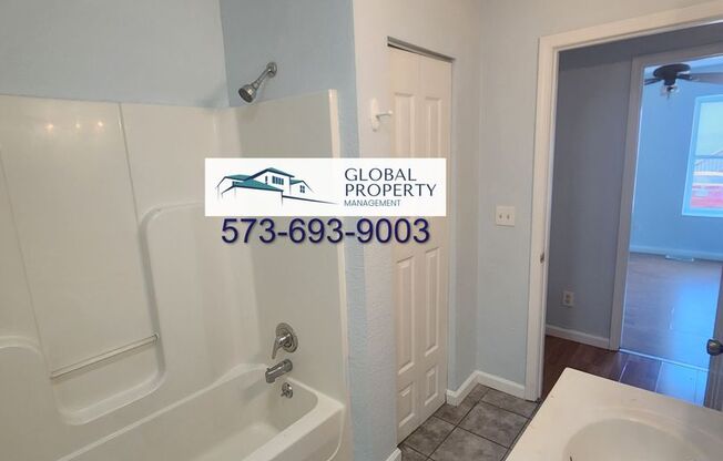 2 beds, 1 bath, $1,250, Unit 51D