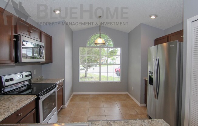 Newly Renovated 3/2/2 cul-de-sac home off the EconTrail