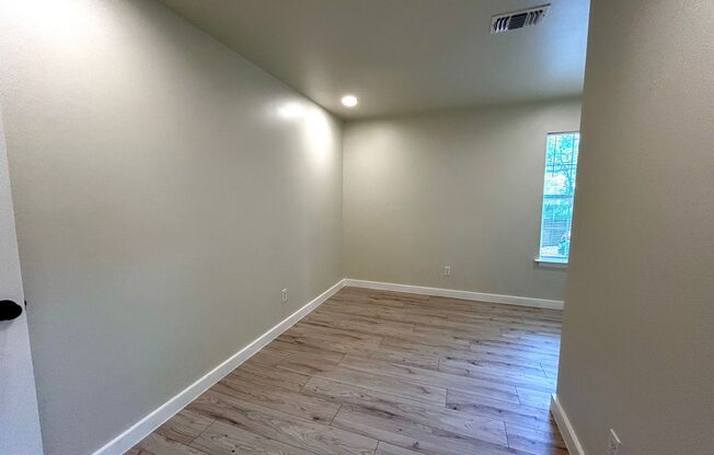 8 beds, 3 baths, $10,400, Unit House