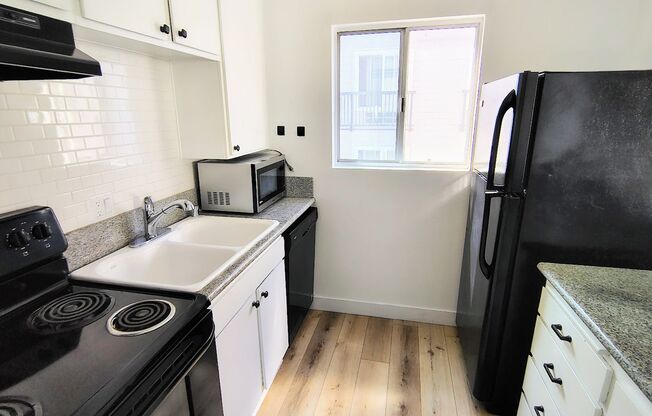 1 bed, 1 bath, $3,350, Unit A