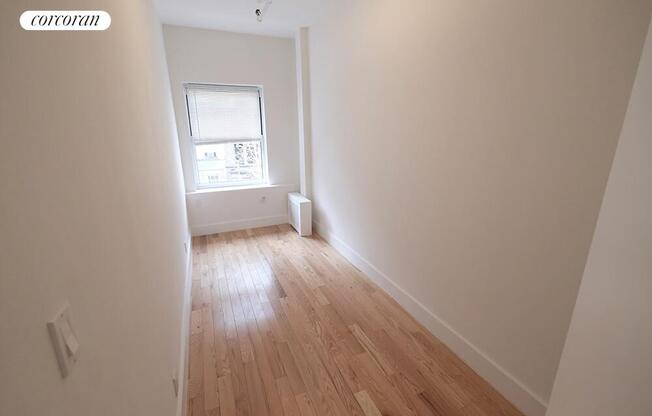 317 W 71 ST