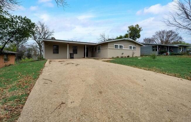 5224 TRL LK DR