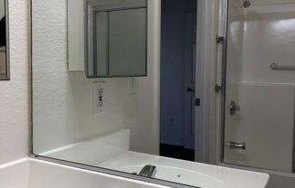 1 bed, 1 bath, 466 sqft, $1,395, Unit 122