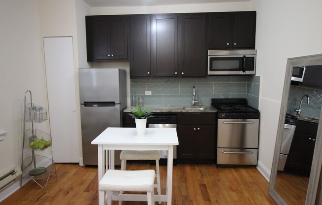 Studio, 1 bath, $1,000, Unit 402