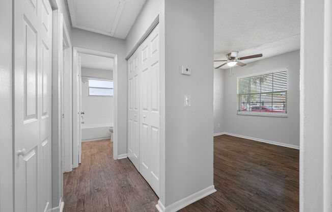 2 beds, 1 bath, 800 sqft, $1,595, Unit 621-4