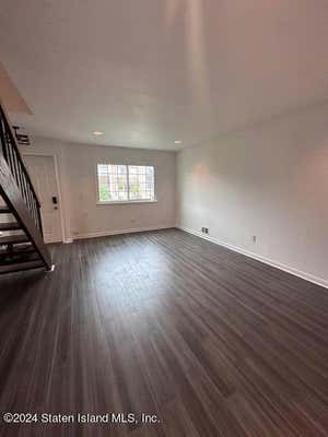 3 beds, 3 baths, 1,200 sqft, $3,300, Unit B