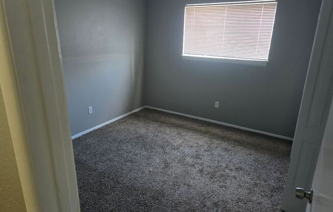 2 beds, 1 bath, 885 sqft, $750, Unit 111