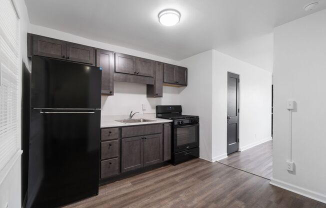 2 beds, 1 bath, $975, Unit MHH-12C