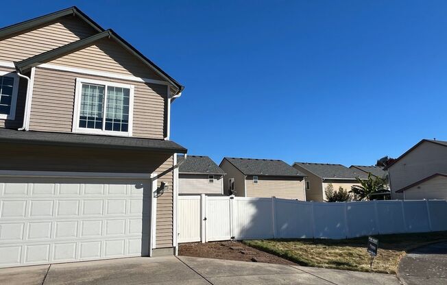 Spacious Landover Commons Home w/ Large Yard for Lease - 2715 NE 125th Ct