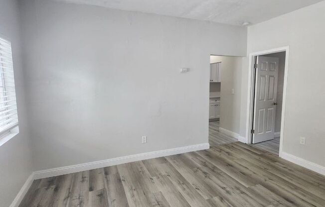 1931 W. 39th Pl