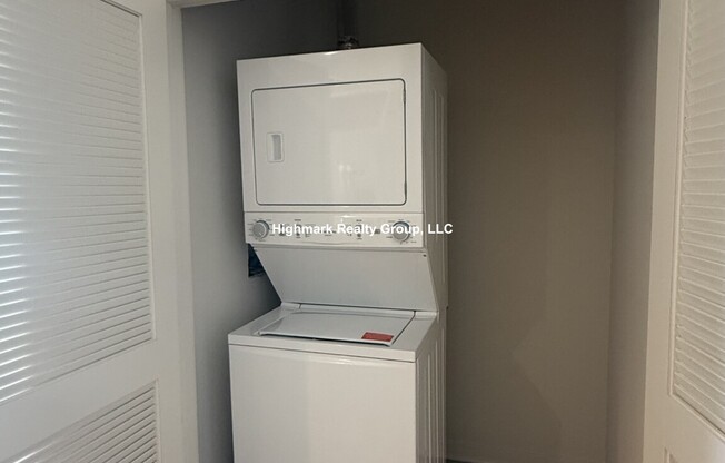 3207 N NARRAGANSETT AVE