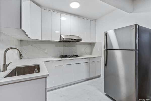 3 beds, 2 baths, $5,200, Unit 1