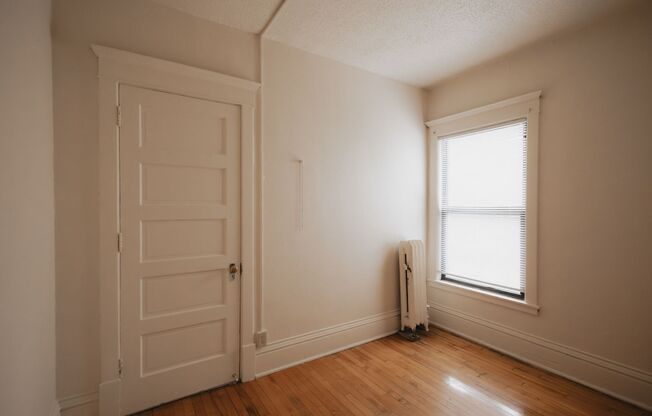 2 beds, 1 bath, 904 sqft, $1,250, Unit 315-11