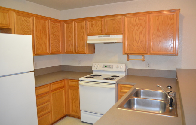 2 beds, 1 bath, 1,033 sqft, $925, Unit Unit B - STILL OCCUPIED BY RESIDENT