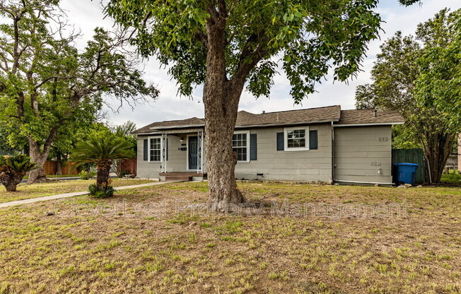 402 W WILDWOOD DR