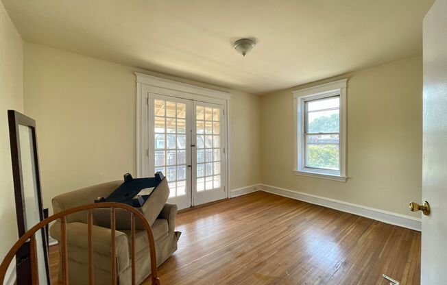 3 beds, 1 bath, 1,400 sqft, $1,550, Unit 210-F48