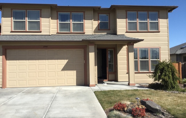 NE House Pet Friendly, 4 Bdrm, 2.5 Bath, Bonus Room, Office, Gas Heat/fireplace, A/C