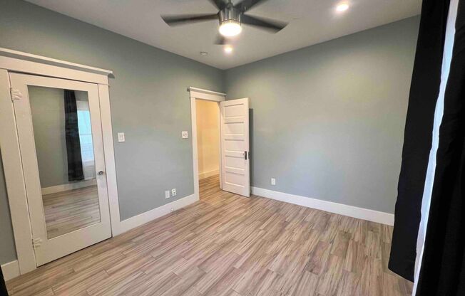 1 bed, 1 bath, 950 sqft, $2,300, Unit 717 E 1st St. + G3