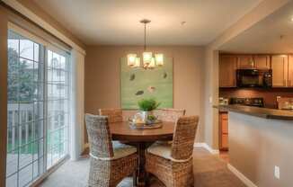 Dining Area at Canterbury Apartments, Puyallup, WA, 98373