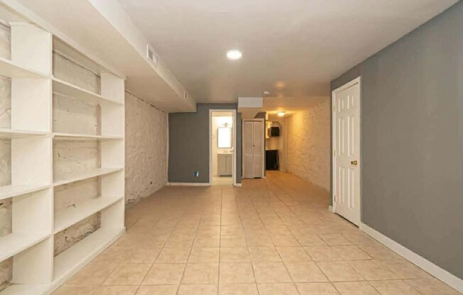 307 E 25 ST