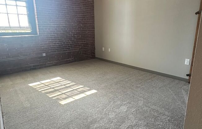 1 bed, 1 bath, 780 sqft, $1,260, Unit 211