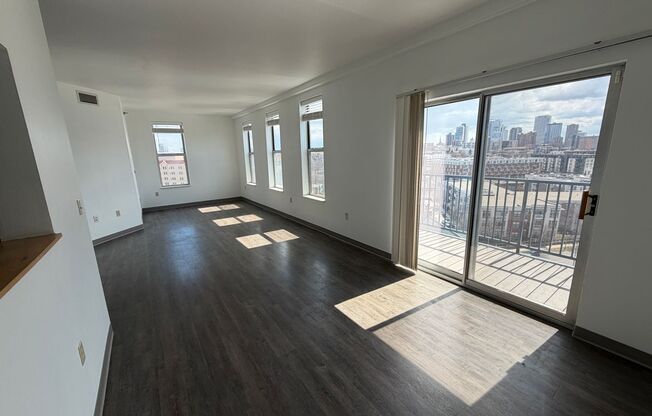 2 beds, 1 bath, 990 sqft, $1,900, Unit 601