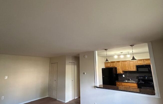 1 bed, 1 bath, 700 sqft, $1,245, Unit B102