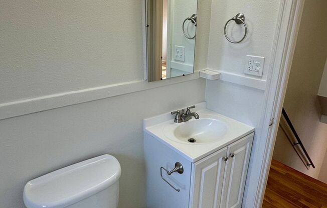 2 beds, 1 bath, $1,295, Unit 21-909