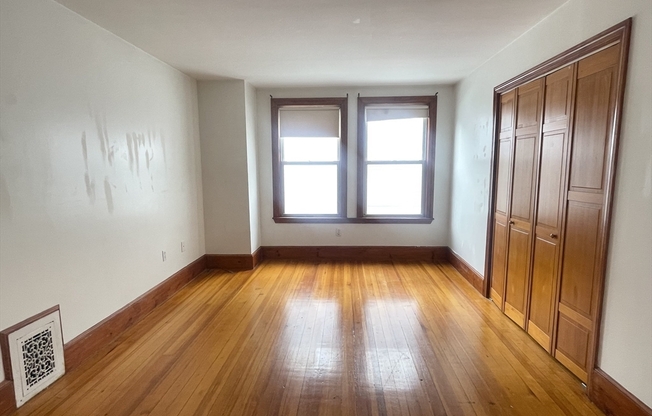 3 beds, 1 bath, $2,400, Unit 1