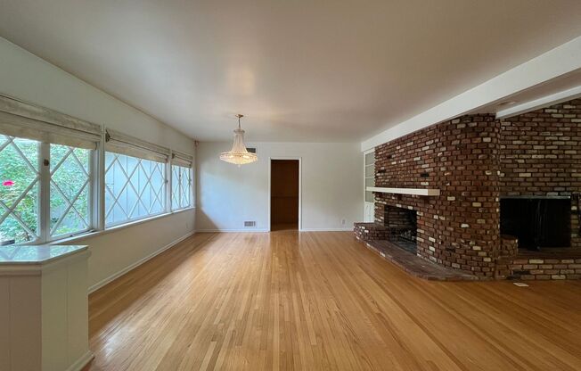 Encino 3+3 w/gated entry, pool + solar panels!