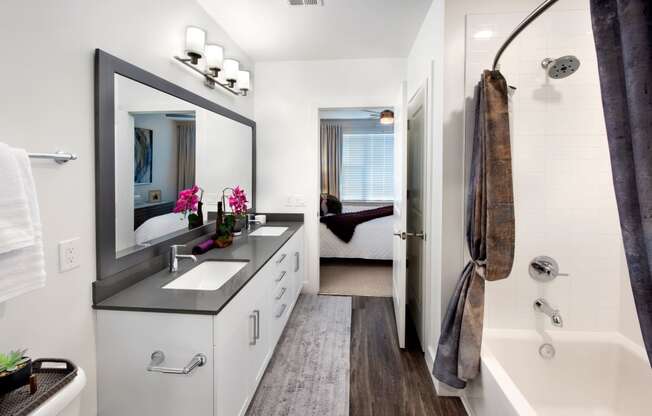 Bathroom | Glenn Perimeter