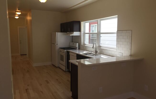 901-903 E Center St