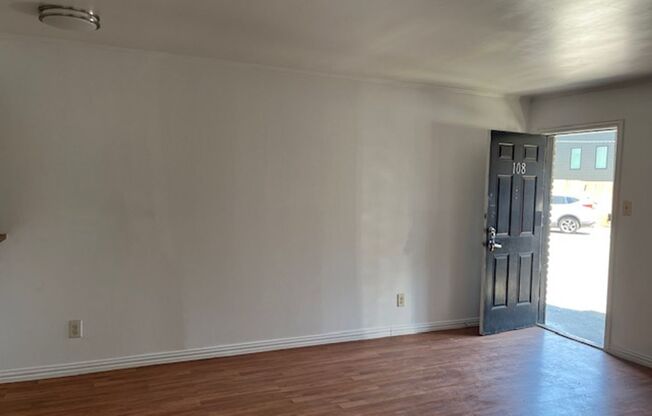 Move In ready 2 Bedroom 1 Bath $500.00 off  1st Month's Rent, Apply Today!