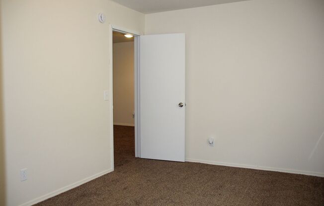 1 bed, 1 bath, 634 sqft, $690, Unit LeParc-121