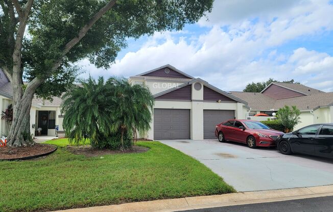 Spacious 3-Bed Townhome with 1st-Floor Main Bedroom within Lakepoint in Kissimmee