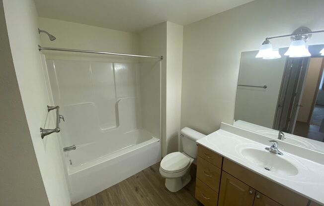 2 beds, 2 baths, $1,525, Unit 105