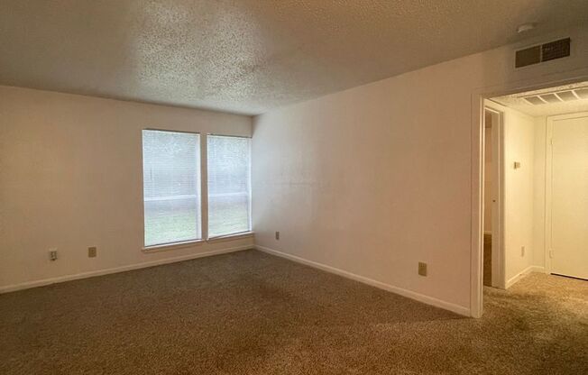 1 bed, 1 bath, 710 sqft, $960, Unit 122