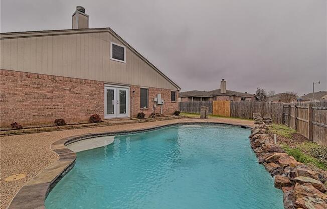 4 beds, 3 baths, 2,056 sqft, $2,795