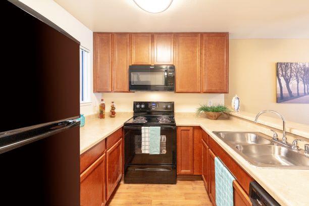 Modern Kitchen With Custom Cabinet at California Place Apartments, Sacramento, 95823