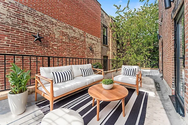 403 MYRTLE AVE