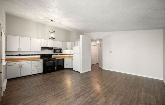 2 beds, 1 bath, 850 sqft, $1,695, Unit 1104 E. Olympic Ave.