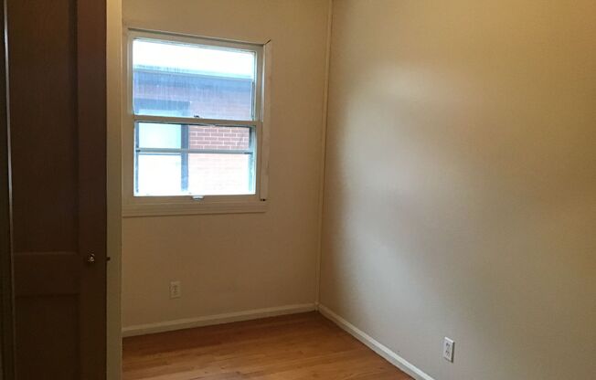 3 beds, 1 bath, $1,295