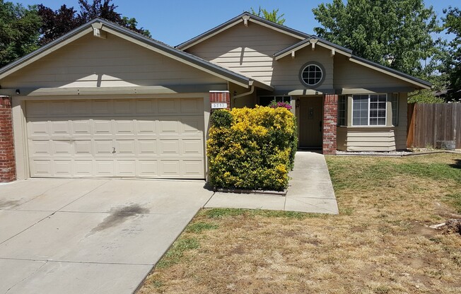 North Laguna Creek/ Elk Grove 3/2, close to schools!  Please see add for viewings!