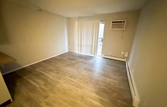 1 bed, 1 bath, 560 sqft, $825, Unit 615-24
