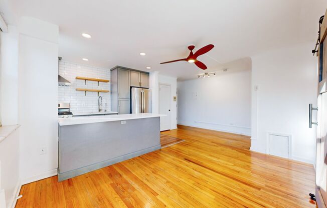 2 beds, 1 bath, $1,650, Unit 505 Haberman